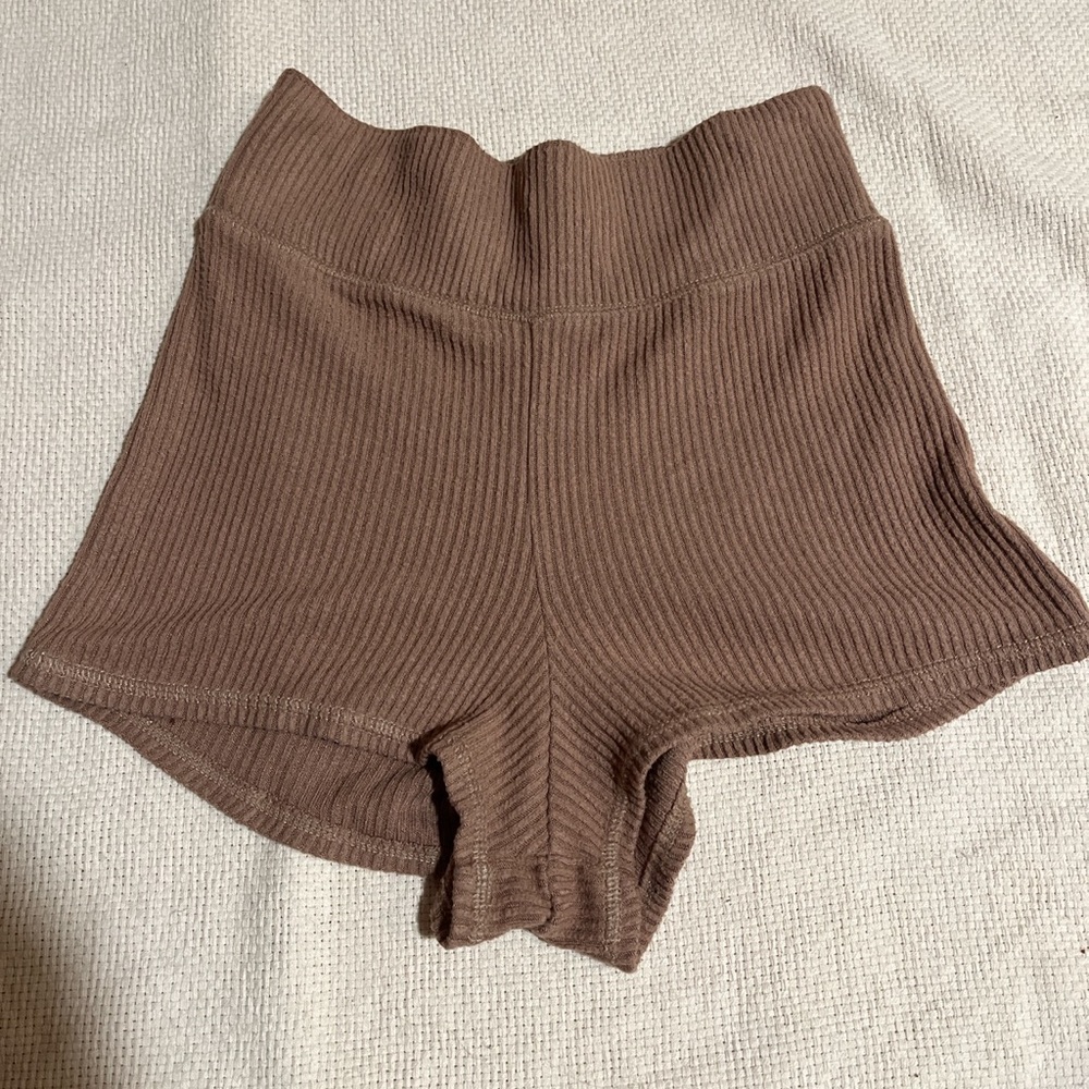 CRÈME ABERCROMBIE & FITCH RIBBED COMFY SHORTS